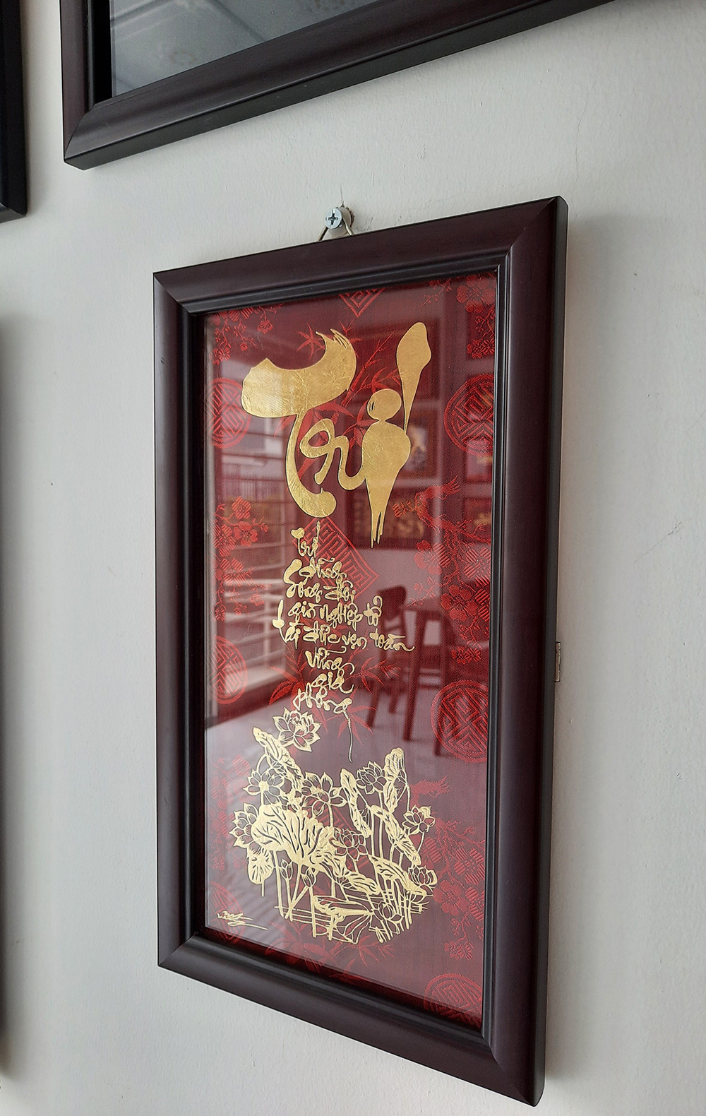 Tranh thư pháp chữ Trí dát vàng