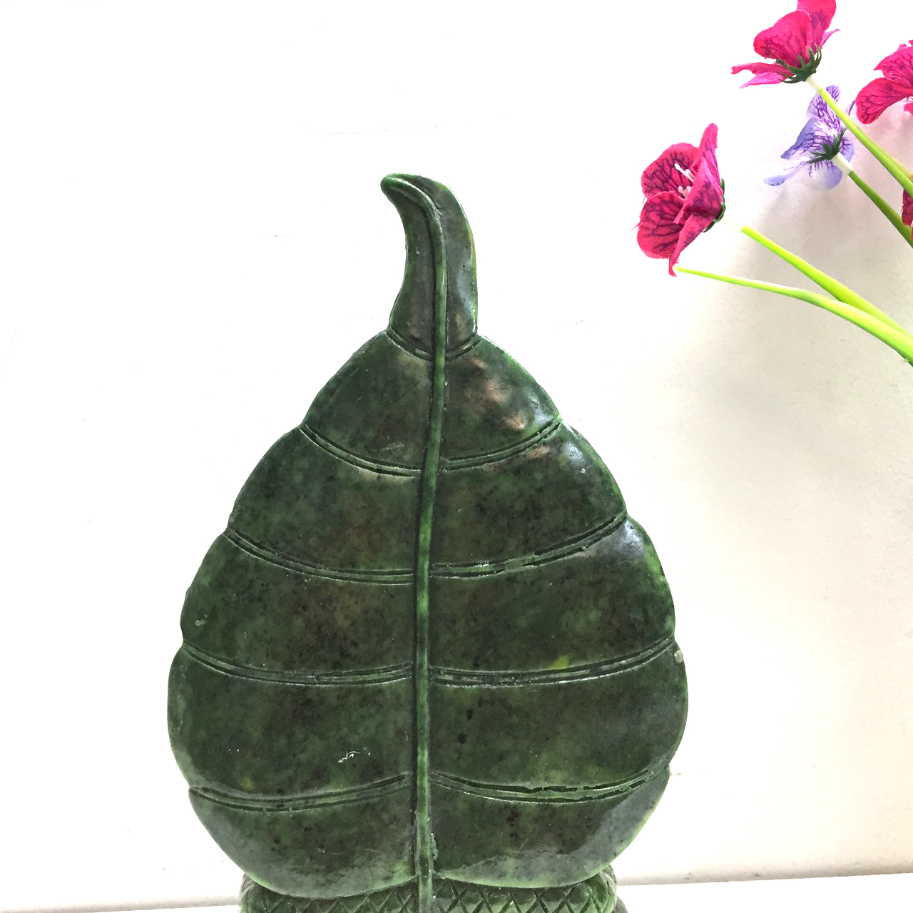 Tượng đá Đức Phật ngồi trong tòa rắn Naga - Màu xanh lục bích
