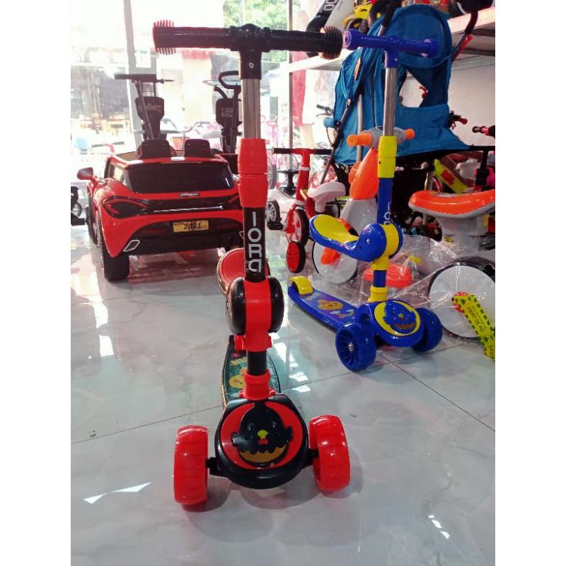 Xe scooter có nhạc có đèn kiêm xe chòi chân cho bé