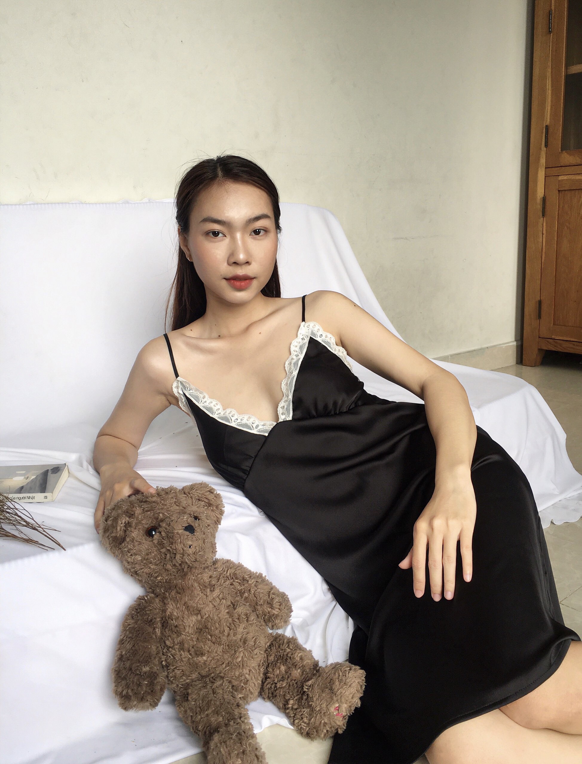 [HATU SLEEPWEAR] Váy ngủ lụa dài qua gối sang trọng sexy tặng kèm quần chip ren đủ màu đỏ và màu đen