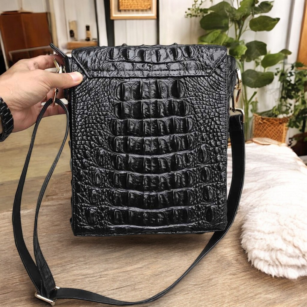 Túi đeo chéo nam. Gù gai cá sấu Đen quý phái!