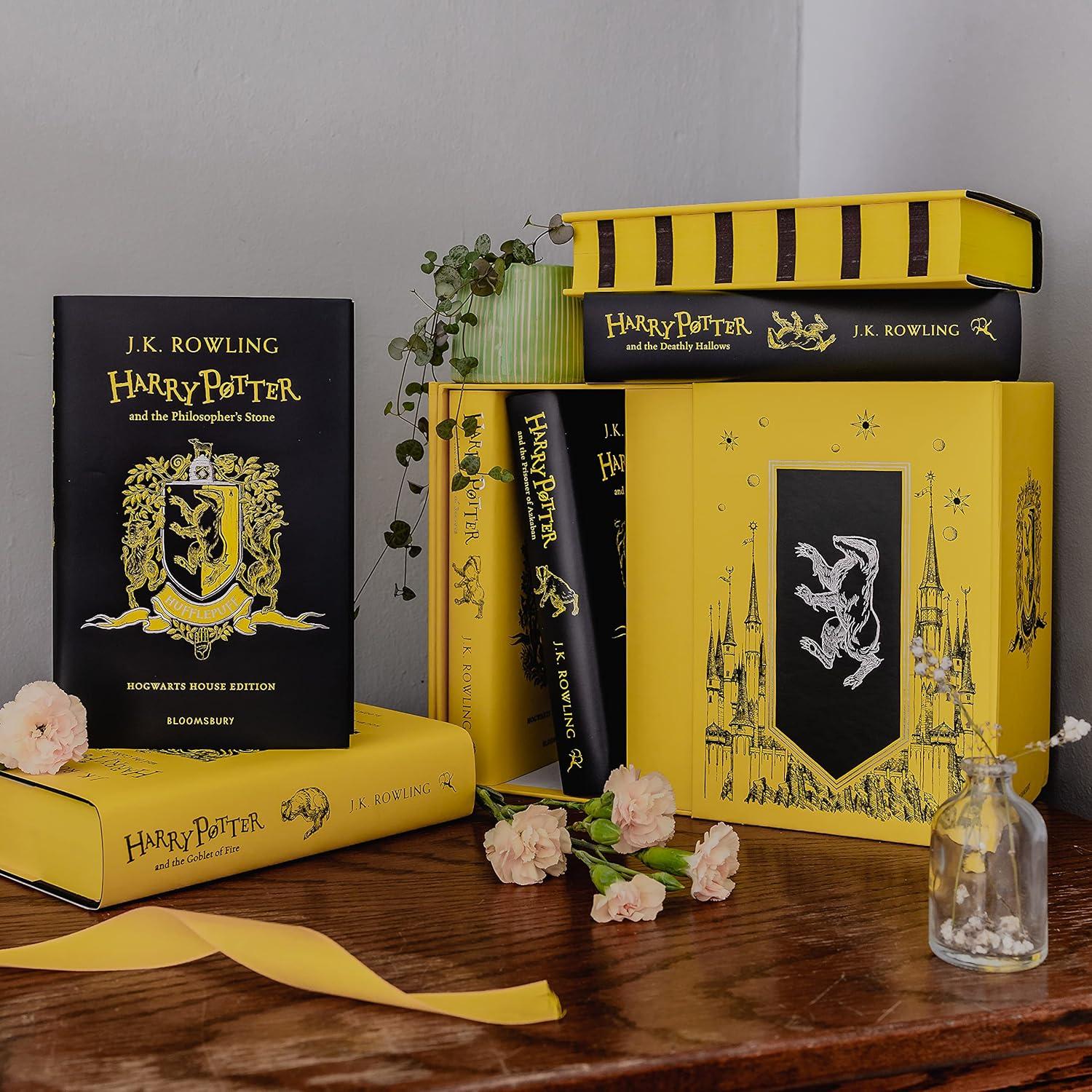Sách ngoại văn: Harry Potter Hufflepuff House Editions Hardback Box Set