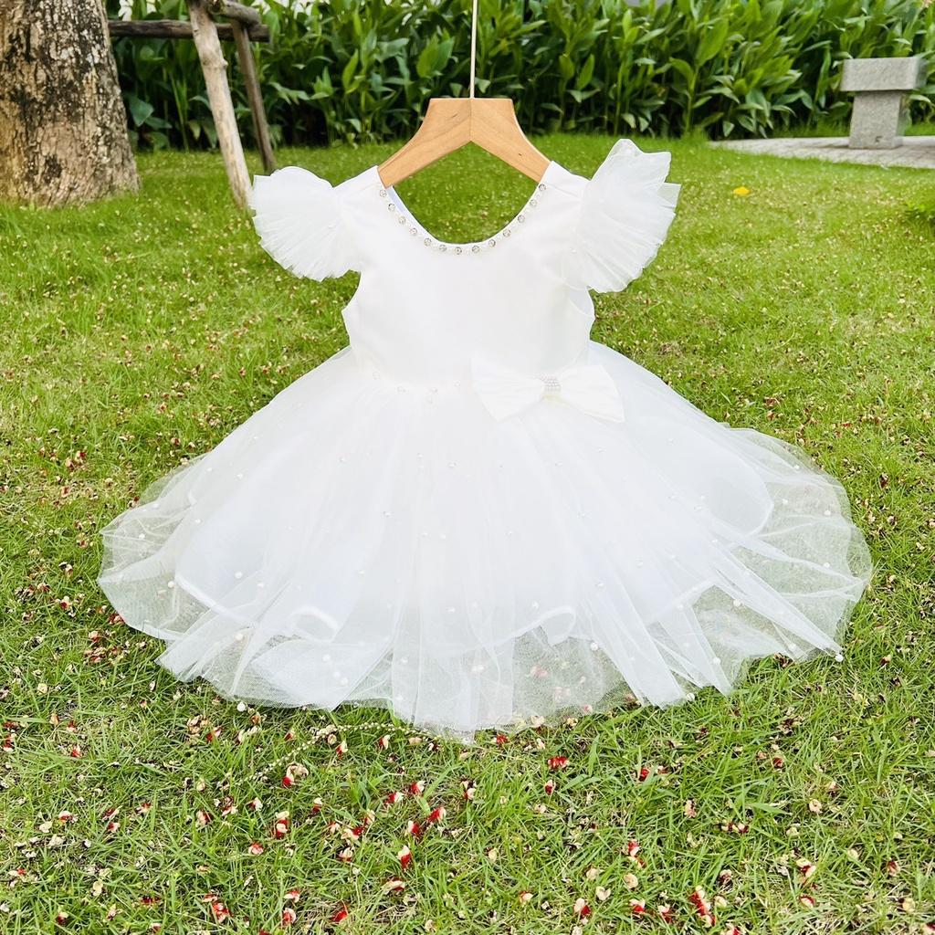 Váy công chúa đầm công chúa thiết kế cho bé gái màu trắng đính ngọc kèm đá quanh viền cổ sang trọng và tinh tế