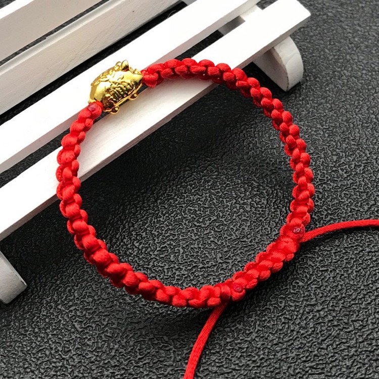 Vòng tay chỉ đỏ heo vàng may mắn, kèm túi nhung cung hỷ