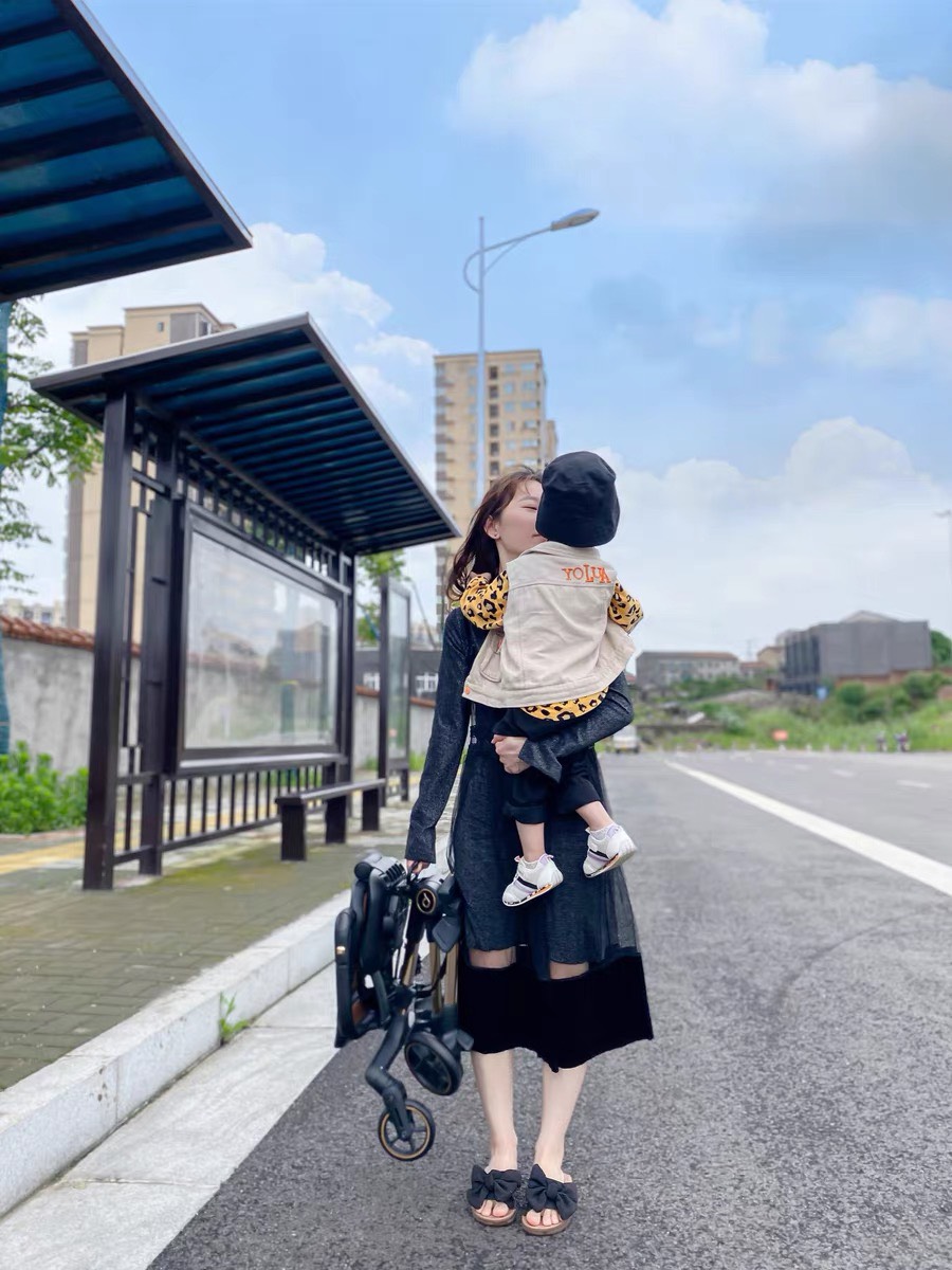 Xe đẩy du lịch gấp gọn DELAMA ROSE GOLD RB1