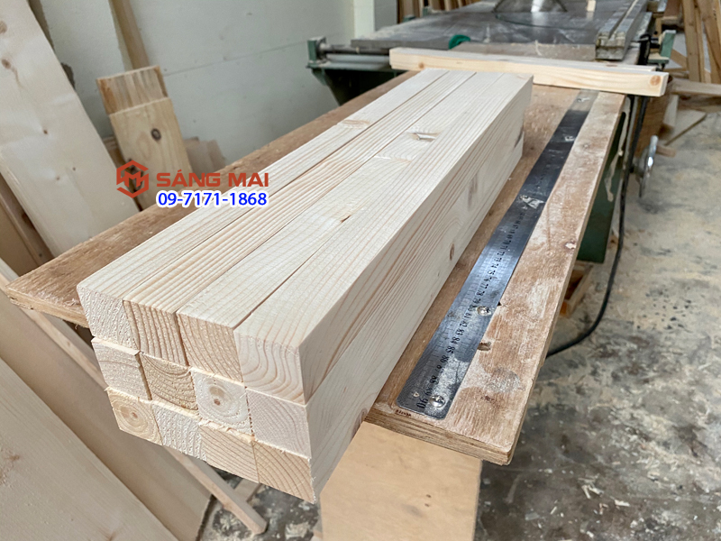 Thanh gỗ thông vuông 2,5cm x 2,5cm x dài 50cm + láng mịn 4 mặt