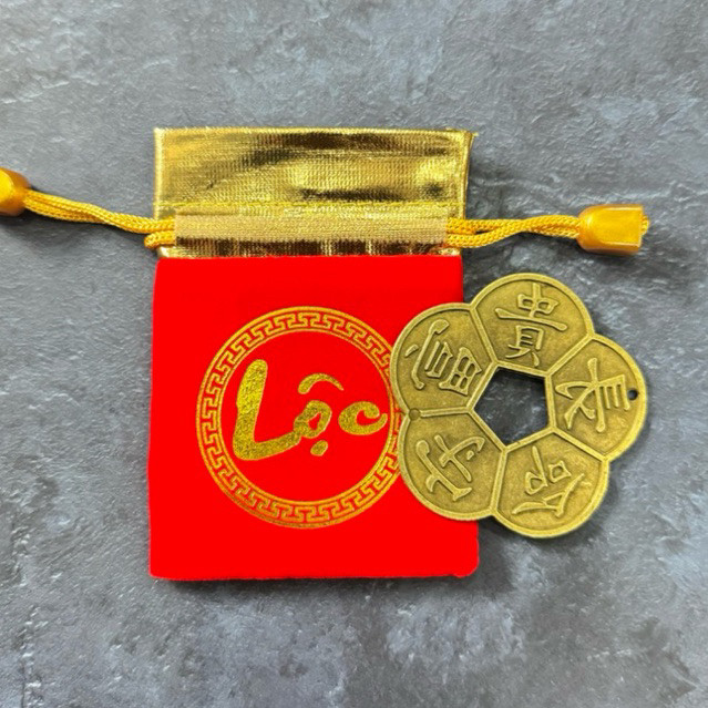 Túi Nhung Lộc Đỏ Đựng 1 Xu Hoa Mai May Mắn Phong Thủy