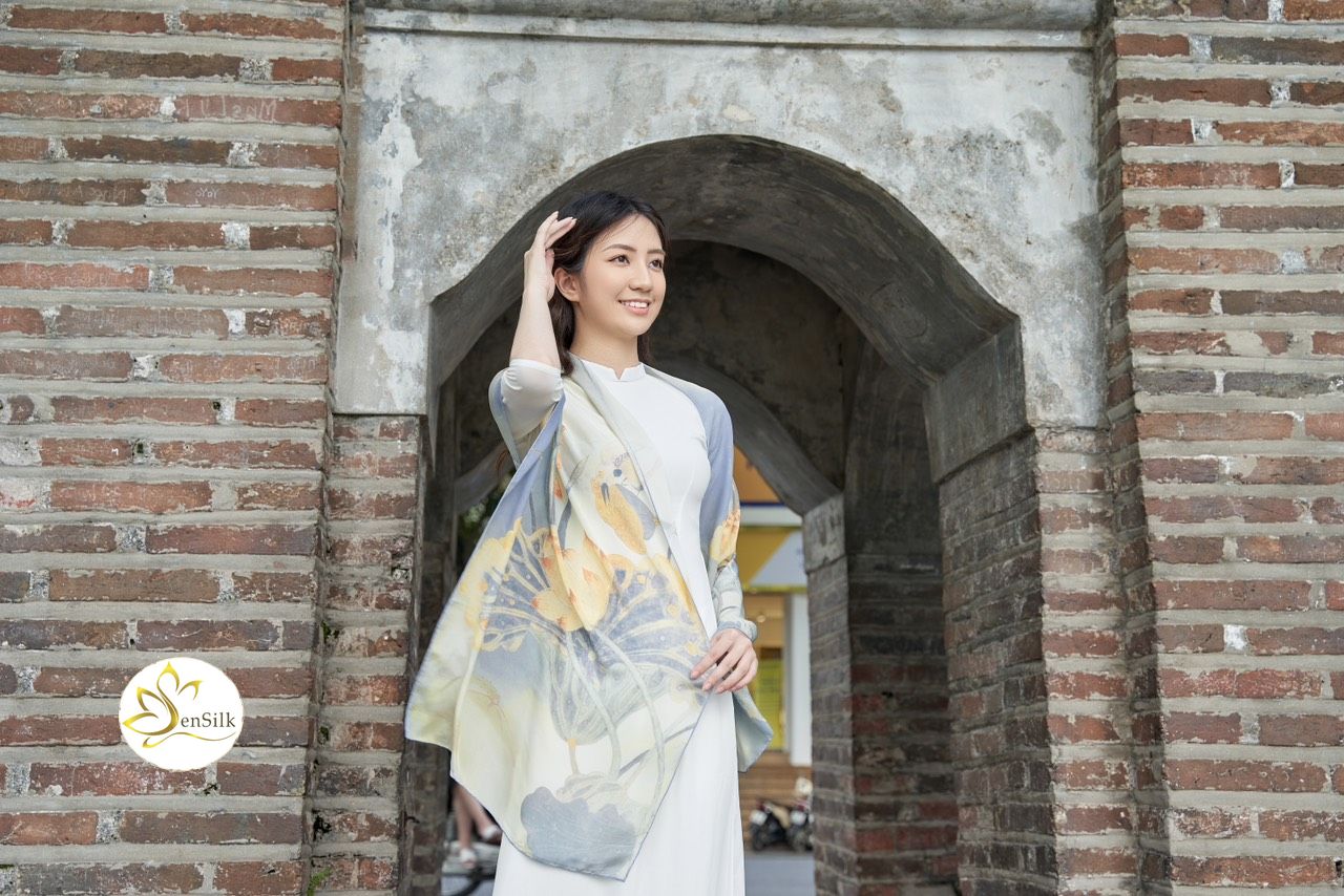 Khăn Lụa in Sen Vàng SenSilk KLDI01 - 100% Mulberry Silk Printed Scarf - Quà Tặng Việt Nam