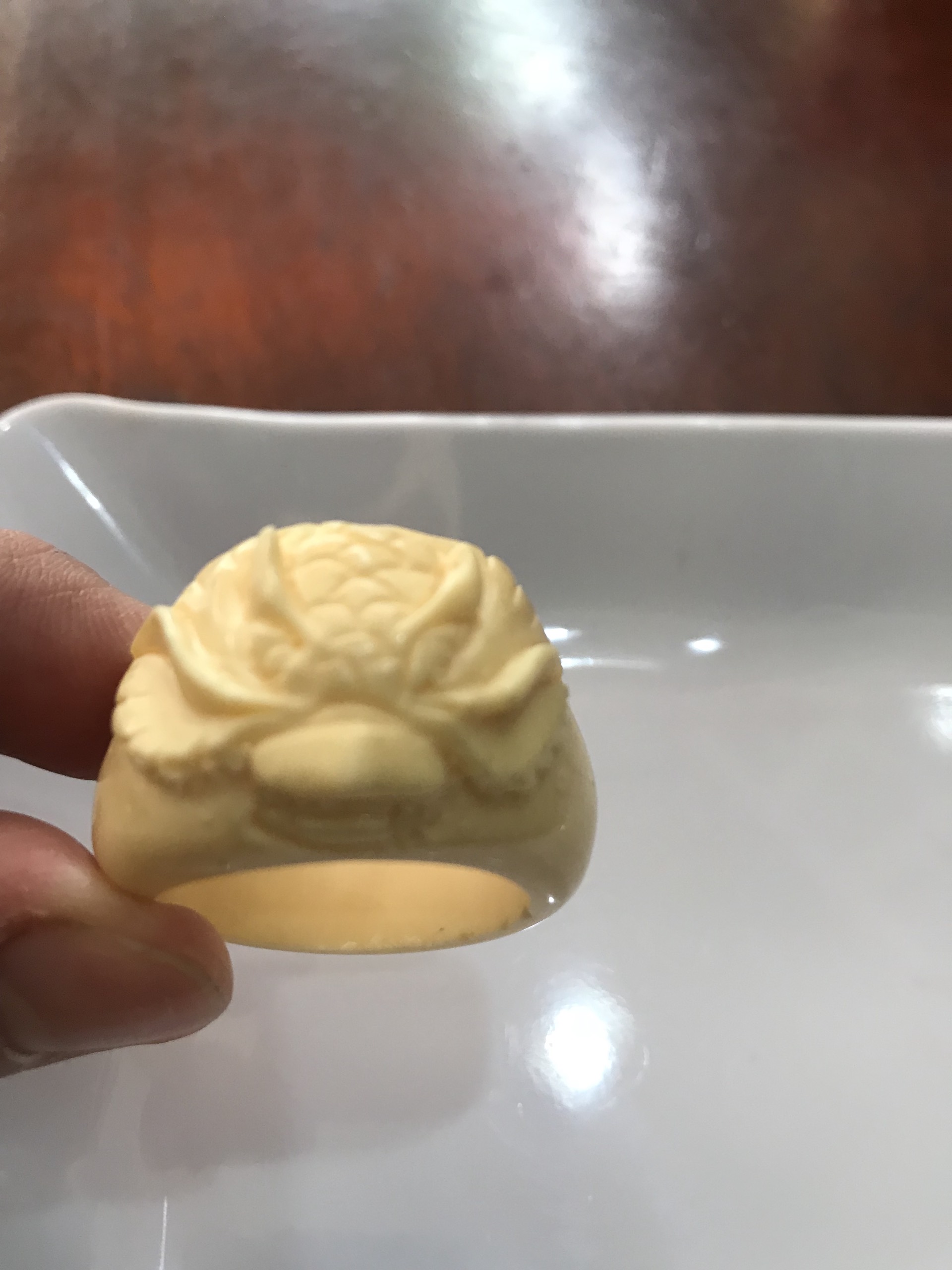 Nhẫn Nam Chạm Đầu Rồng Giả Ngà hay Xương Mỹ Nghệ màu trắng Ni to 24mm Cao 18mm Dầy 5mm Dành Cho Các Anh Nam đeo nhẫn ngón tay cái hay bất kỳ ngón tay nào ni lọt vừa tay là 24mm rẻ vẫn đẹp như thường ạ