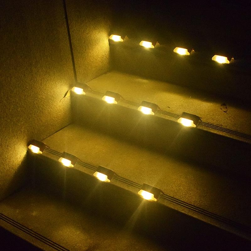 Bộ 4 Đèn Led Năng Lượng Mặt Trời Chống Thấm Nước Trang Trí Cầu Thang Sân Vườn