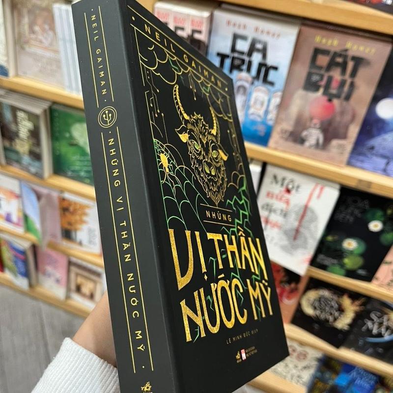 Sách - Những vị thần nước Mỹ (American Gods - Neil Gaiman) (Nhã Nam HCM)