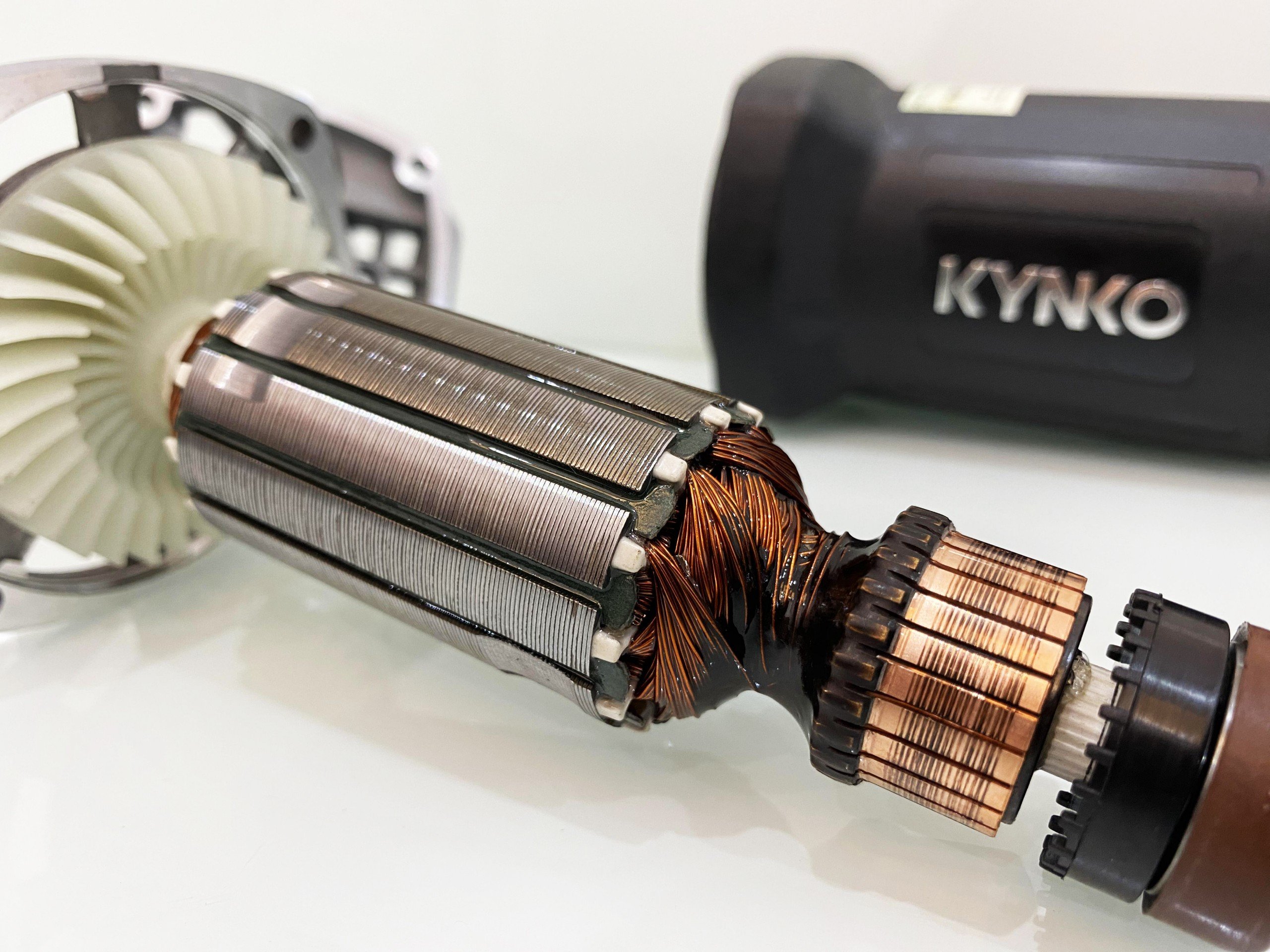 (TẶNG ĐÁ MÀI) Máy mài góc 1 tấc mài góc 100mm Kynko KD57 chính hãng (6571A)