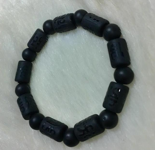 Vòng tay đá Obsidian đen tuyền hạt tròn xen phân khối chữ nhật chạm kinh chữ may mắn