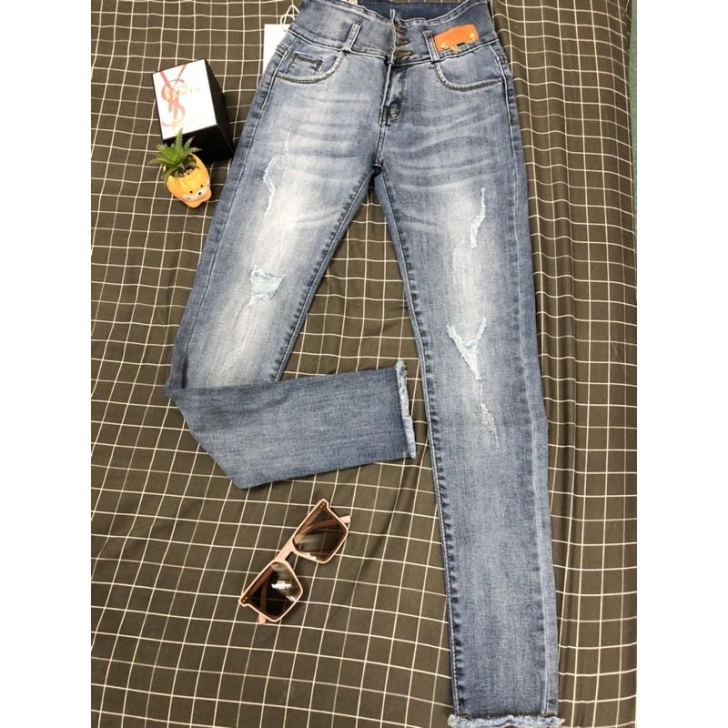 Quần jeans dài lưng cạp vừa 3 nút có rách và wash