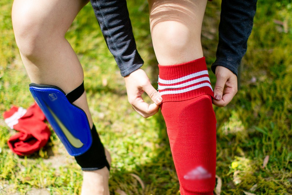 Rote bảo vệ ống quyển ống đồng vân Carbon CP - Ốp Bảo Vệ Ống Chân Đá Bóng CP Vân Carbongng