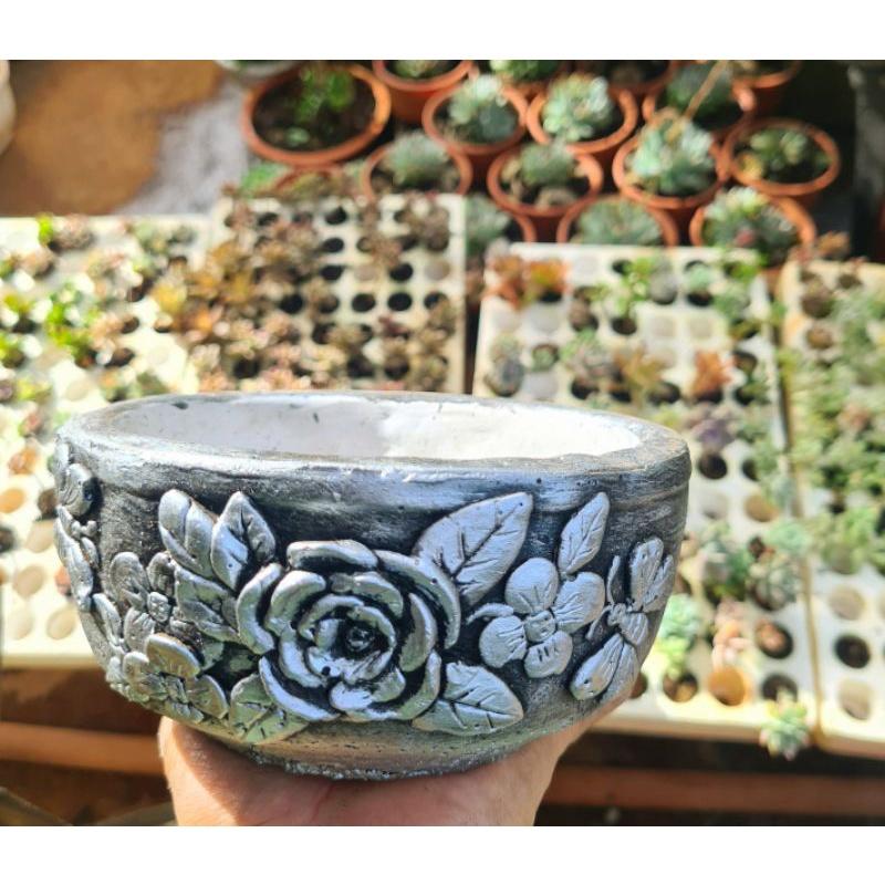 Chậu hoa văn nổi đắp thủ công