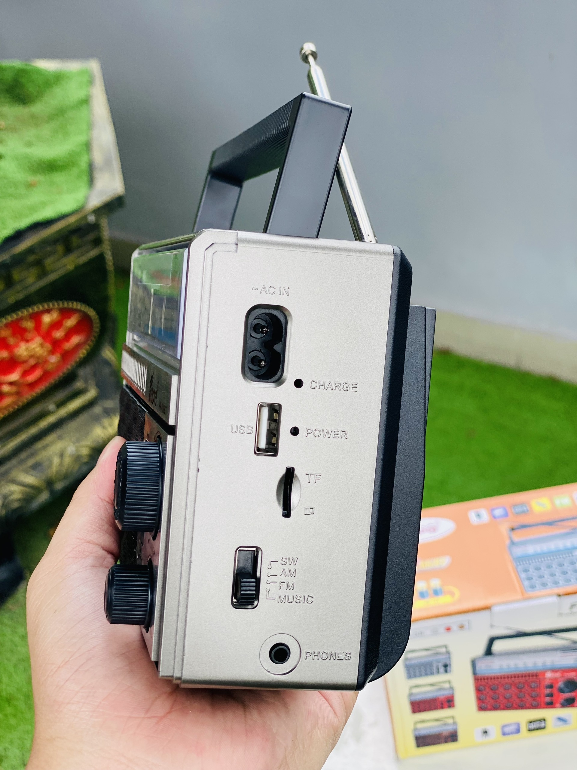 Đài Radio FM FP 309BT Trải nghiệm âm thanh sống động với công suất 5W, kết nối Bluetooth, USB, TF, AUX ,đèn LED pin sạc quà tặng ông bà cha mẹ ý nghĩa hàng nhập khẩu