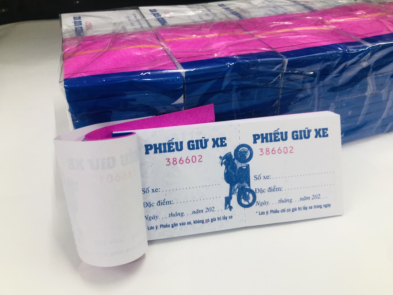 Phiếu giữ xe mẫu chuẩn in sẵn hoặc thêm tên tiệm-Block 100 quyển