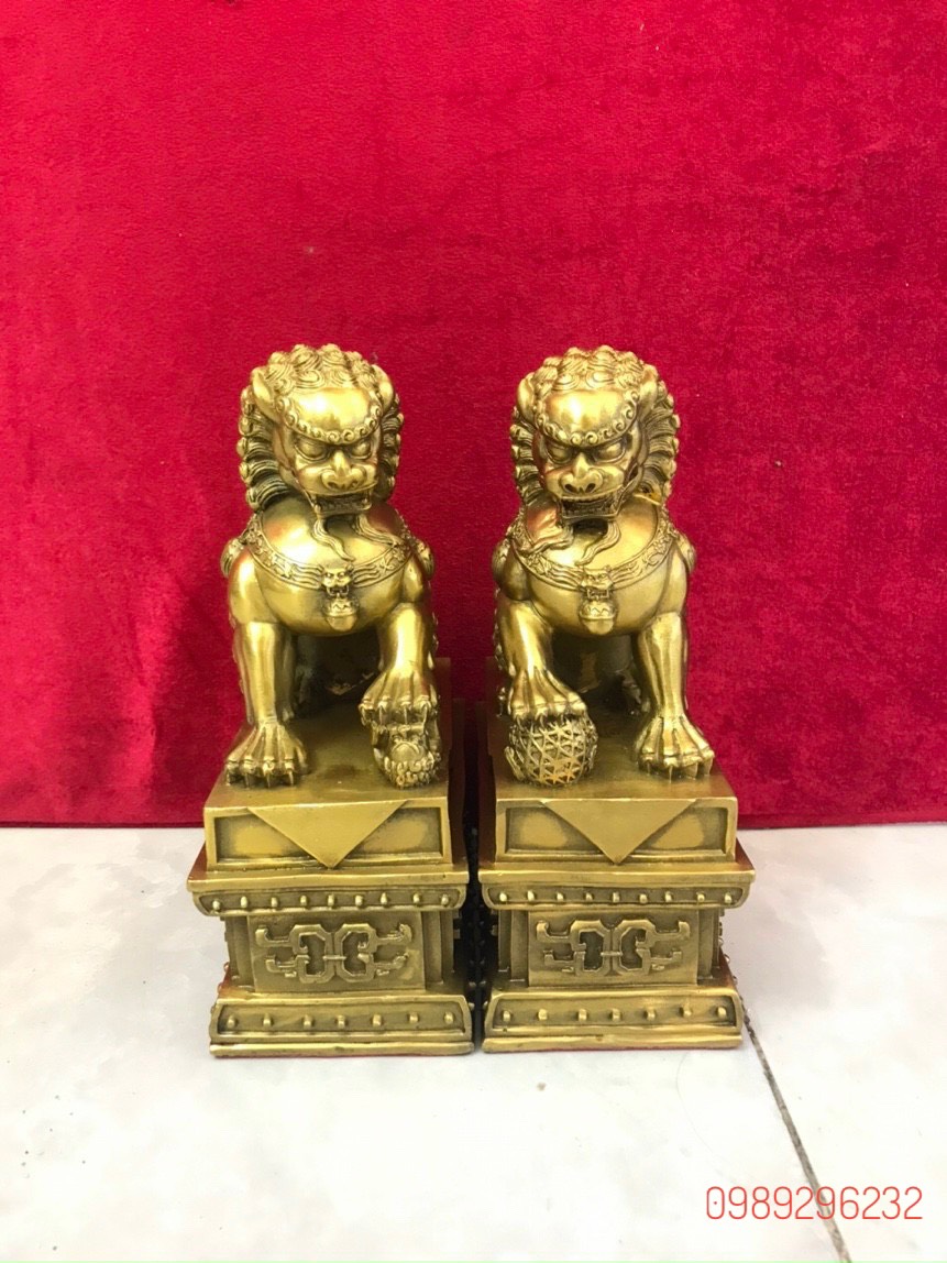 Cặp Nghê ngồi trên bệ bằng đồng vàng - Nghê Bệ phong thủy