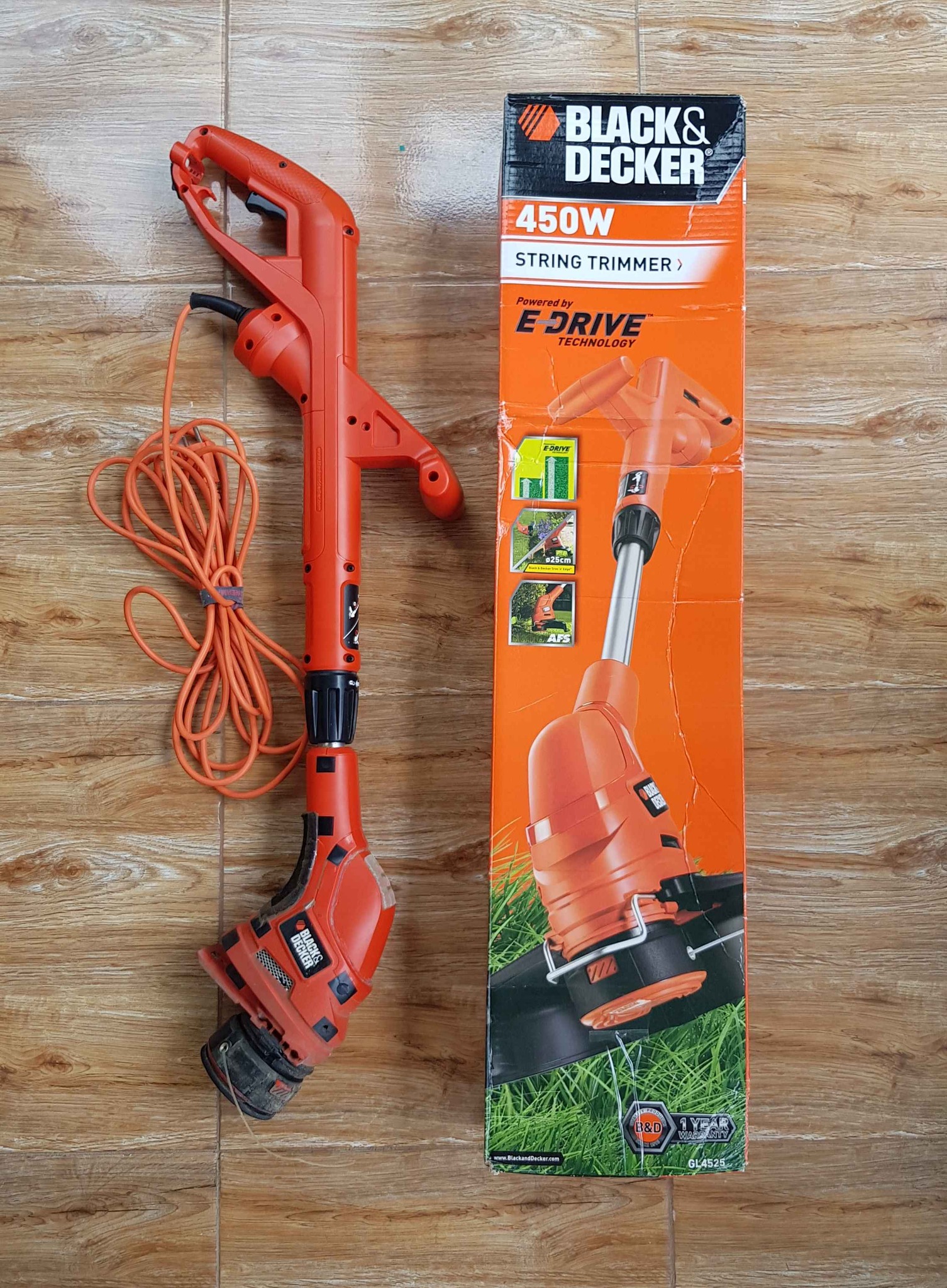 Máy cắt cỏ cầm tay 450w Black&amp;Decker GL4525- Hàng chính hãng