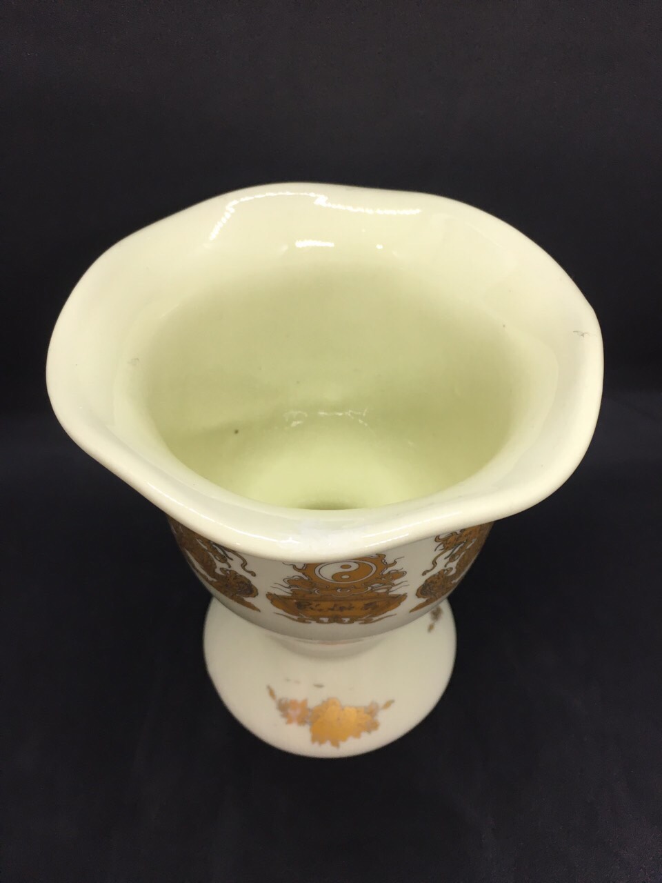 Đế cắm Phật thủ. Đk:11,5cm .Cao:14cm