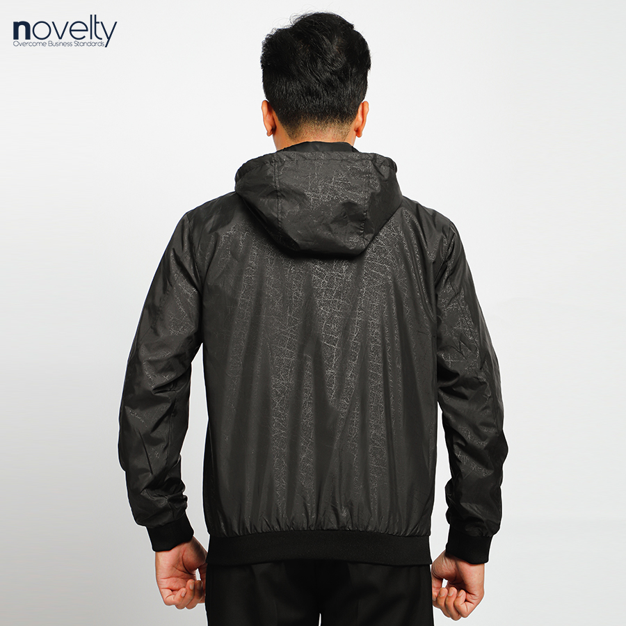 Áo jacket nam in chìm nón rời Novelty màu đen 2203242