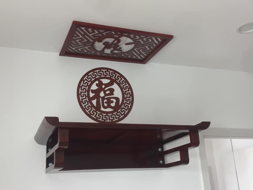 Bàn thờ treo chân thang gỗ sồi 61cm, kèm chữ, kèm chắn khói