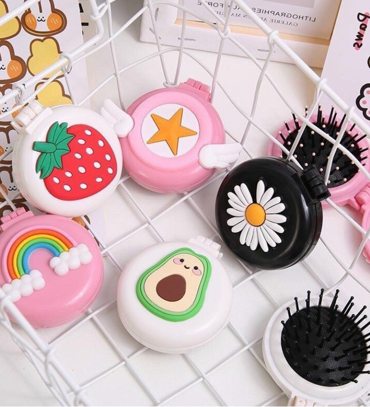 Gương Kèm Lược Massage Cầm Tay Nhỏ Gọn Xinh Xắn,Gương Lược Mini Gấp Gọn,Lược Tròn Chải Tóc Kiêm Gương Đa Năng Thiết Kế