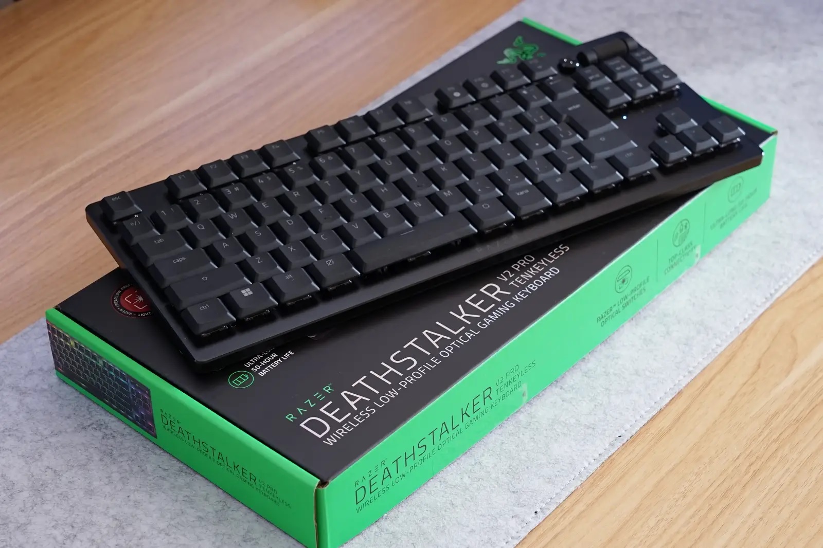 Bàn phím Razer DeathStalker V2 Pro Tenkeyless-Wireless Low Profile Optical Gaming Keyboard_Mới, hàng chính hãng