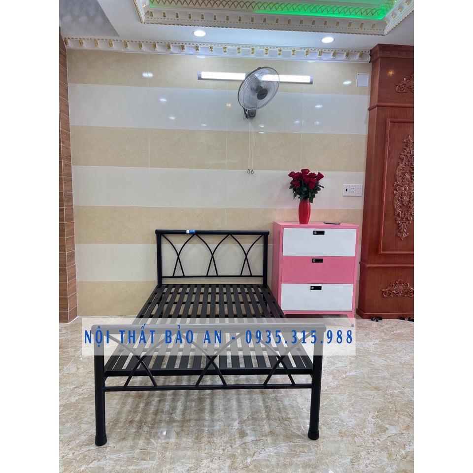 Giường sắt đan chéo rộng 1m2 x 2m