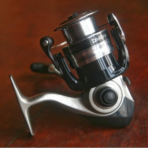 Máy câu cá đứng DAIWA Strike Force