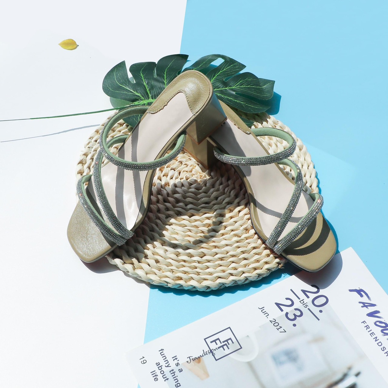 Sandal nữ HT.NEO gót vuông 5p  thiết kế mới lạ với quai chéo đính đá cực xinh SDN69
