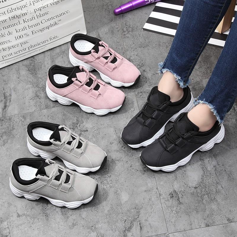 Giày sneaker nữ cổ thấp