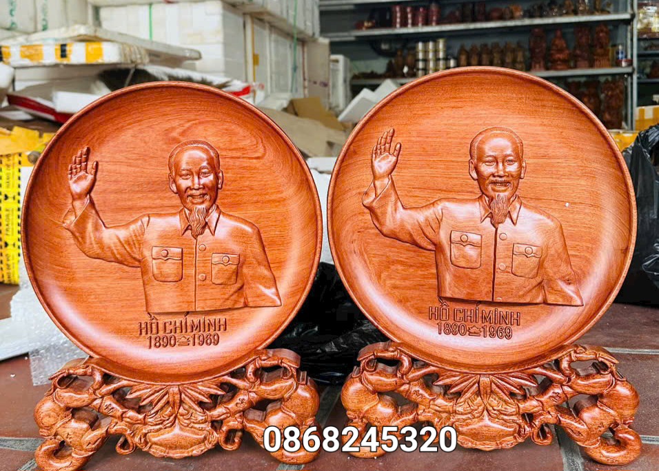 Đĩa điêu khắc chân dung bác hồ bằng gỗ hương đá kt mặt tròn 30×3cm