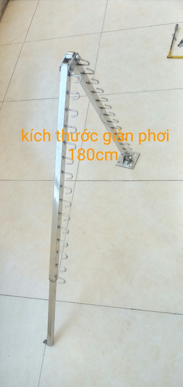 Giàn phơi quần áo ban công