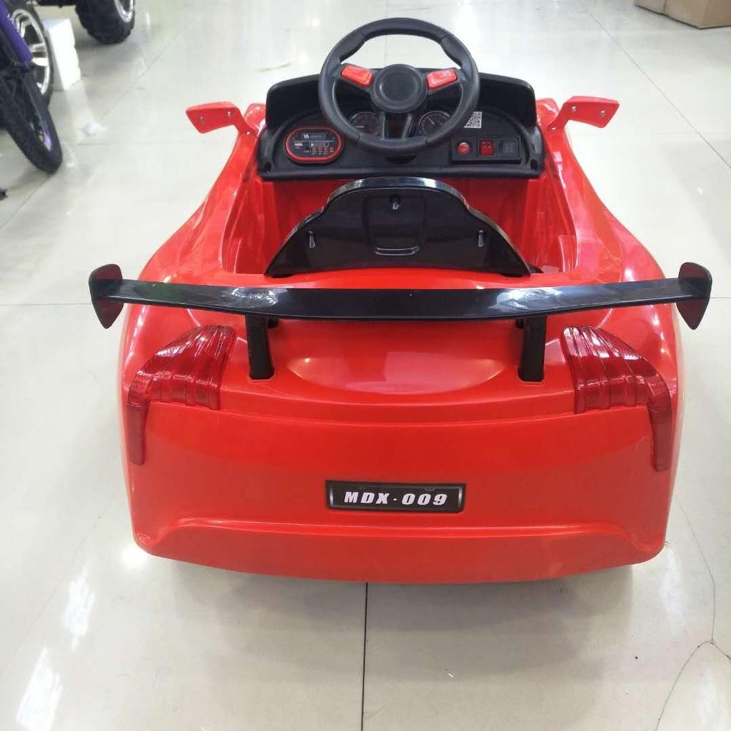 Ô tô xe điện đồ chơi MDX009 cho bé tự lái và điều khiển 2 động cơ (Đỏ-Trắng-Xanh dương-Xanh lá)