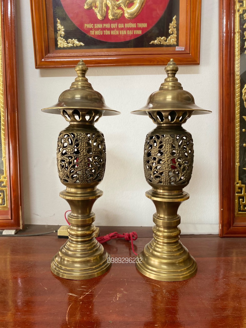 Đôi đèn thờ thắp điện bằng đồng hun cỡ lớn