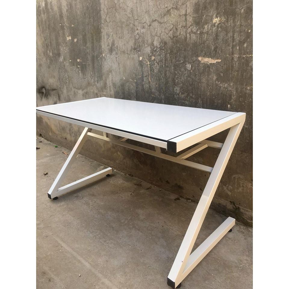 BÀN LÀM VIỆC , CHƠI GAME CHỮ Z Bàn Cũ