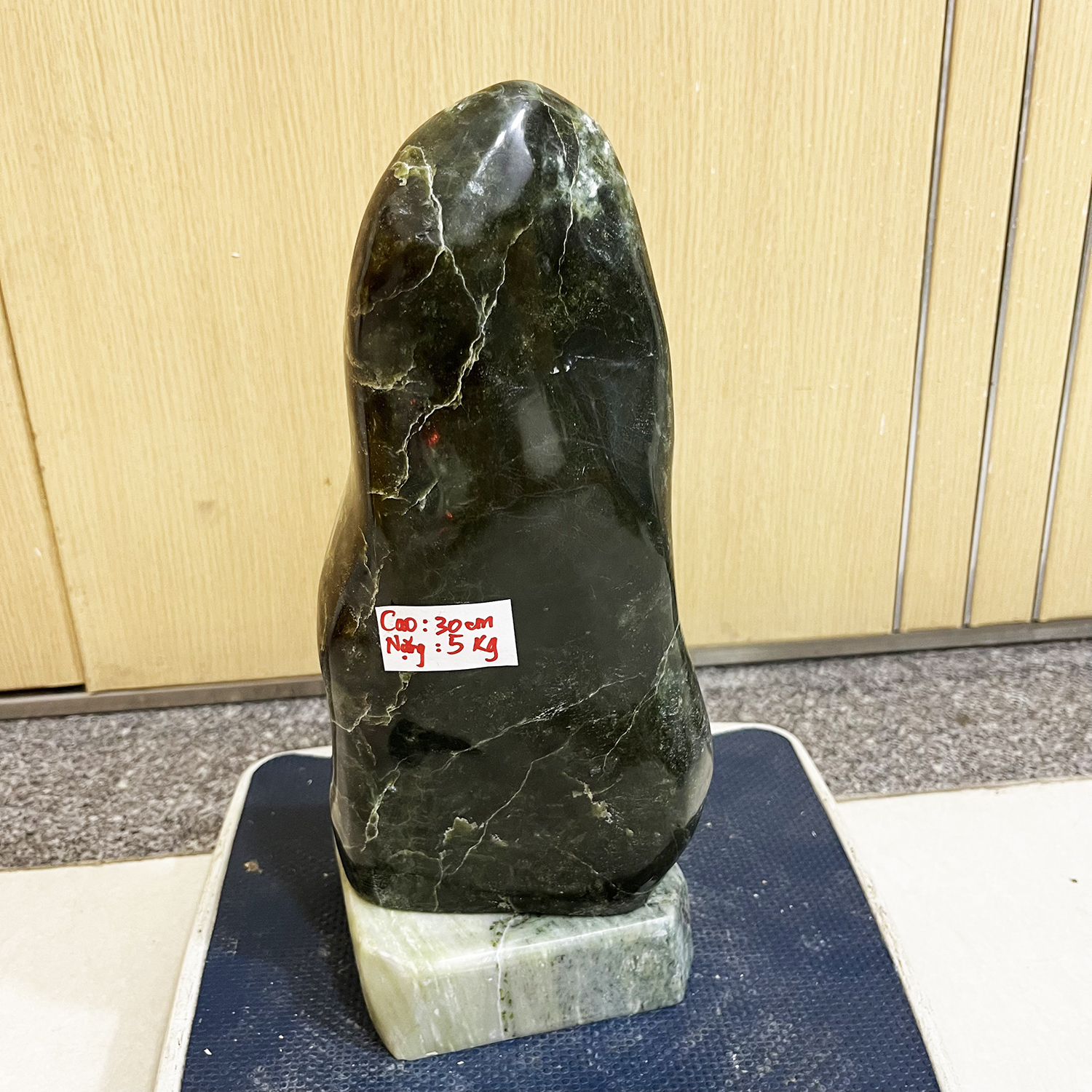 Cây đá tự nhiên phong thủy Cao 30cm, nặng 5 kg đá cho người mệnh Hỏa và Mộc nặng 5 kg