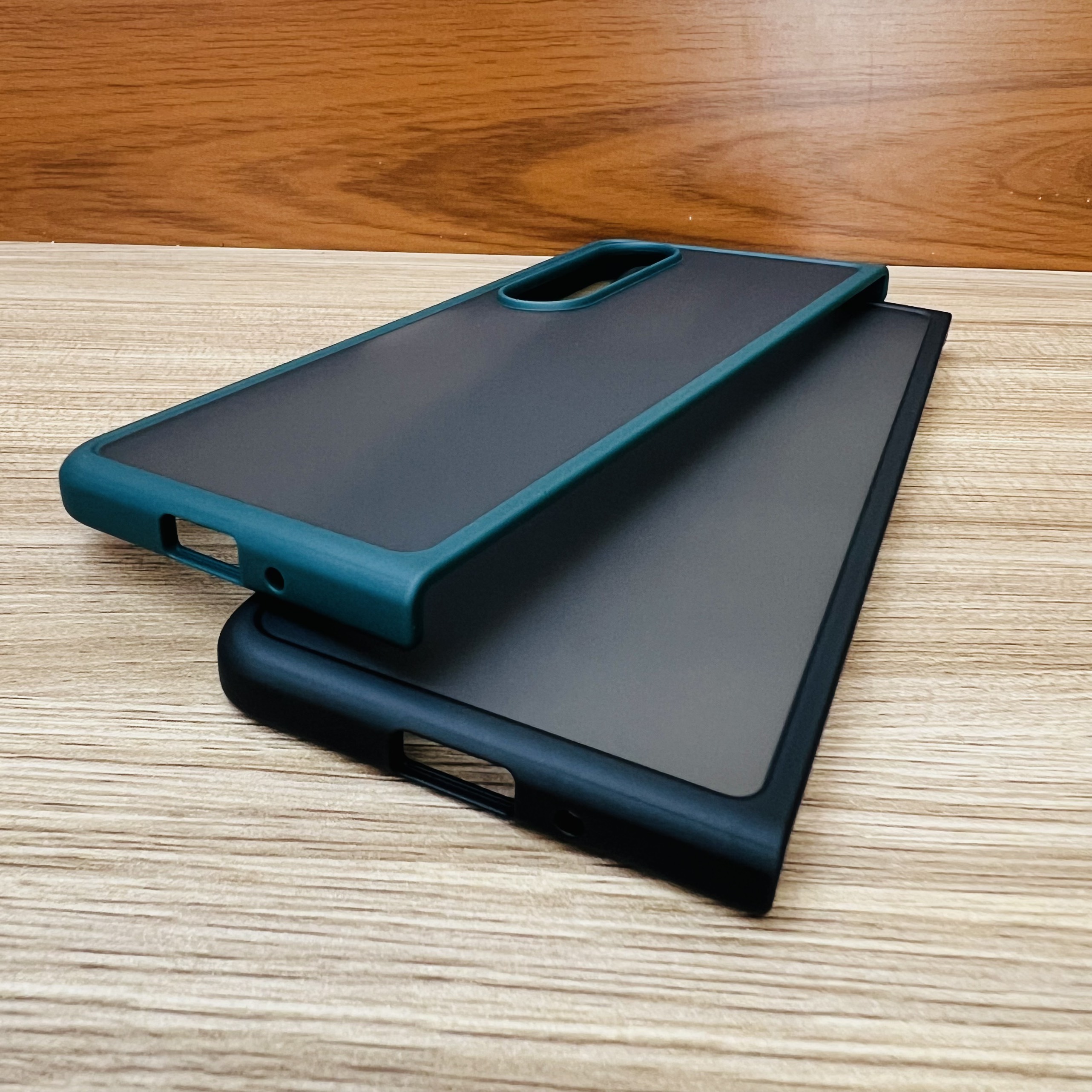 Ốp lưng dành cho Galaxy Z Fold 4 Likgus nhám viền màu- Hàng chính hãng
