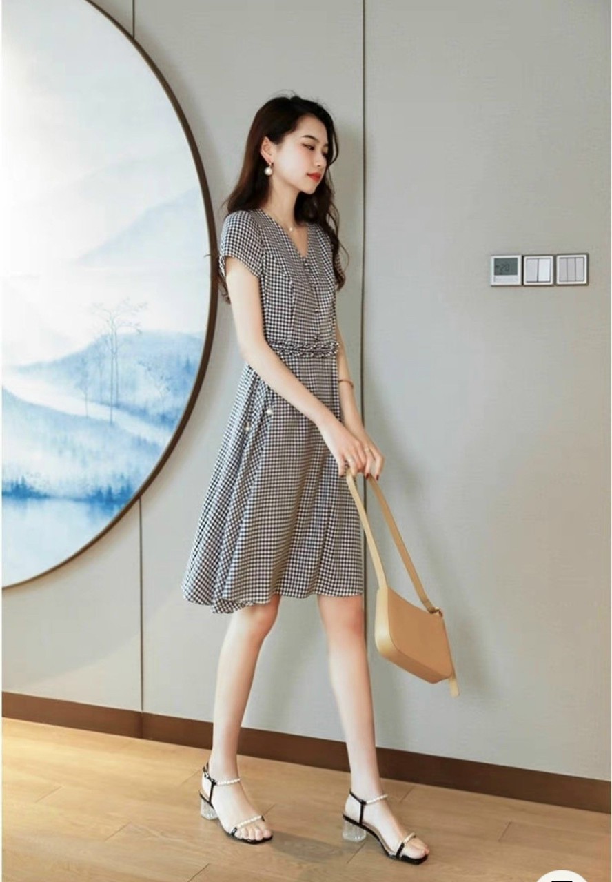ĐẦM XÒE CARO NHÚN EO NÚT BỌC DỄ THƯƠNG