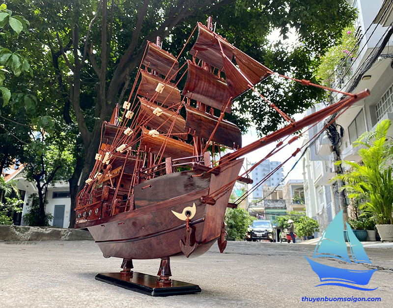 Thuyền buồm gỗ Cẩm Lai dài 55cm, trang trí bàn làm việc, quà tặng phong thủy