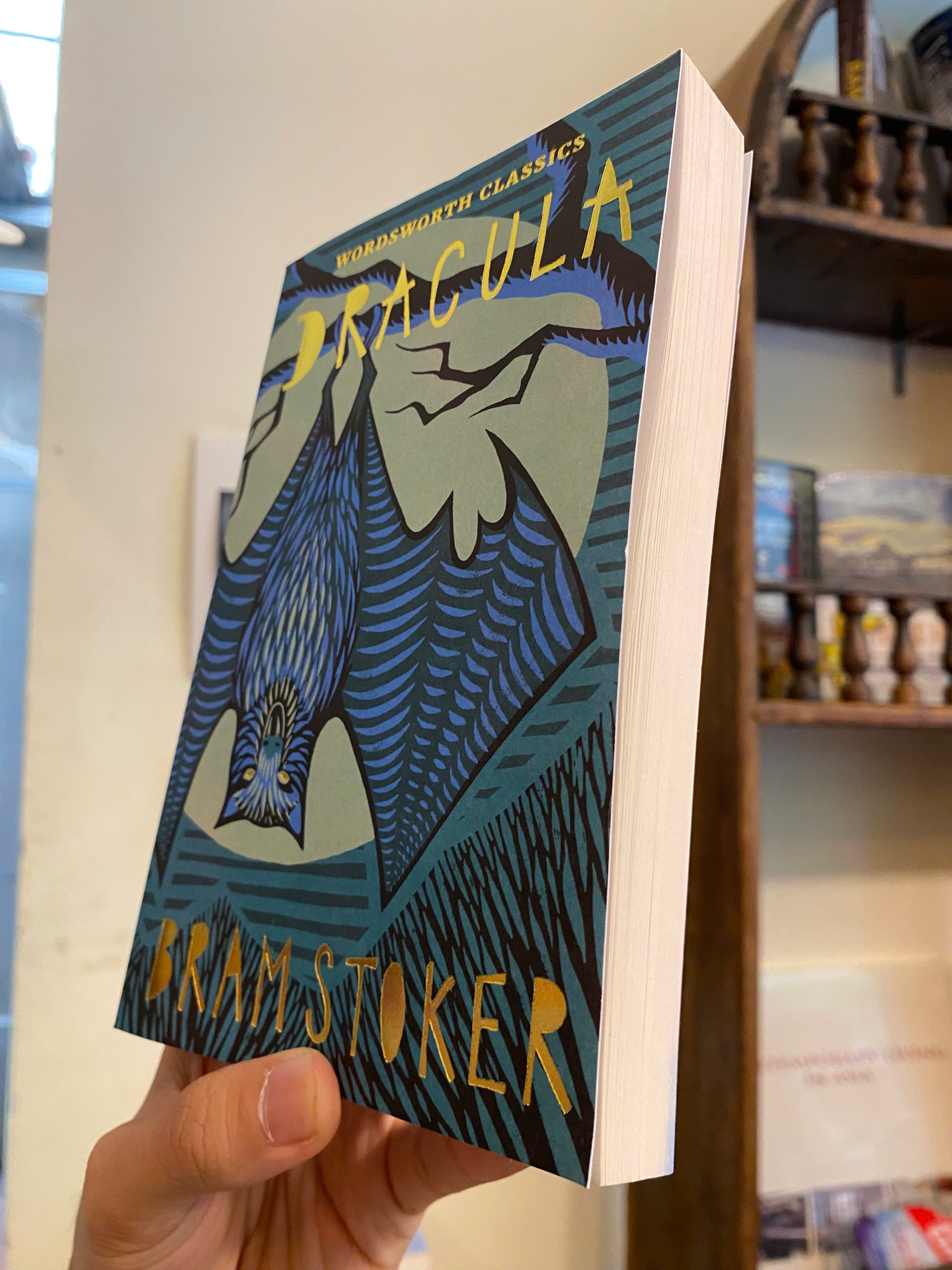 Sách - Dracula by Bram Stoker | Classic Novel / Fiction in English / Ngoại văn Kinh điển Nhập khẩu