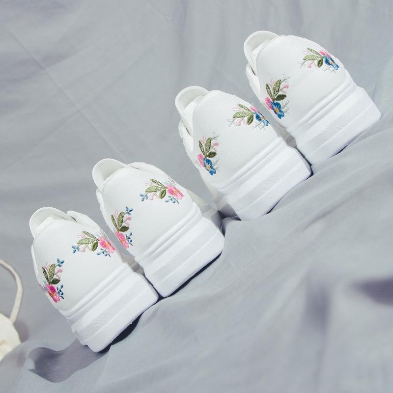 Giày Sneaker nữ trắng thêu hoa thời trang