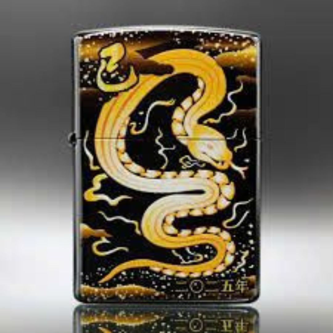 Bật lửa Zippo Year of the Snake 2025 - Phiên Bản Độc Quyền Châu Á, Thiết Kế Rắn Vàng Photo Image Trên Nền Đen Bóng Chính Hãng Mỹ