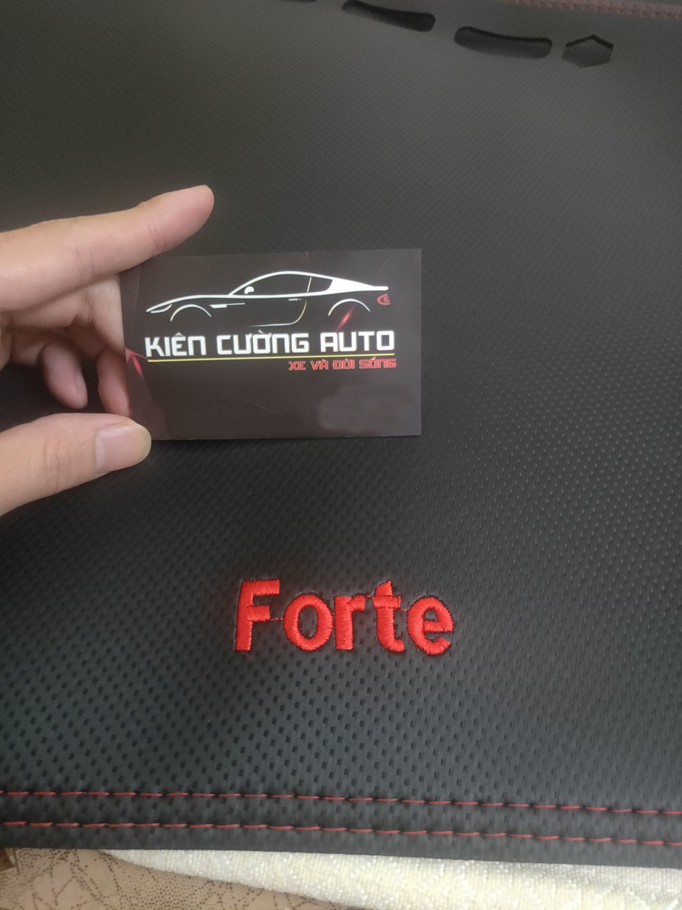Thảm Taplo Xe Kia Forte 2009-2013 loại da dày cao cấp 3 lớp chống trượt Da Carbon đen