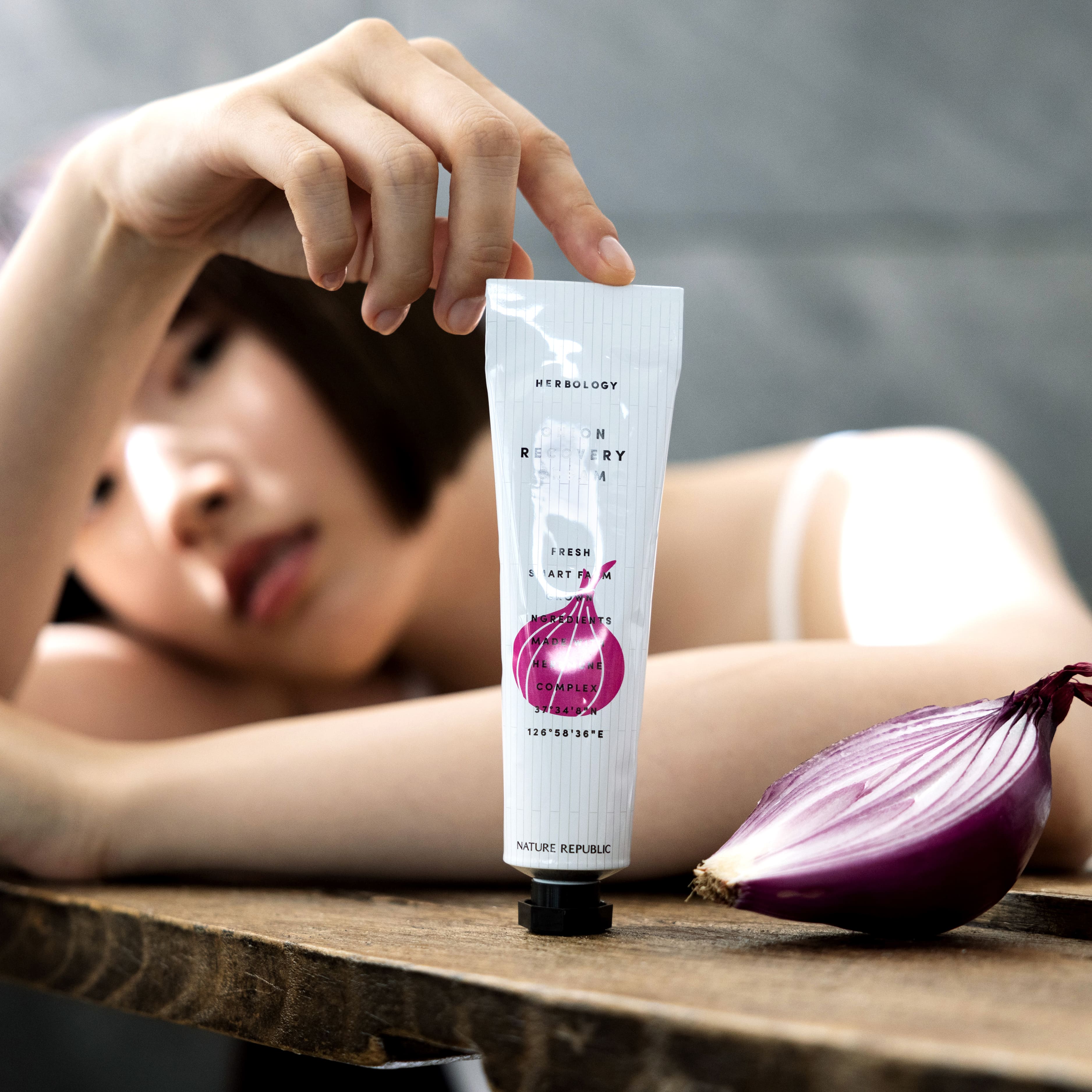 Kem dưỡng Nature Republic Herbology Onion Recovery Cream 70ml