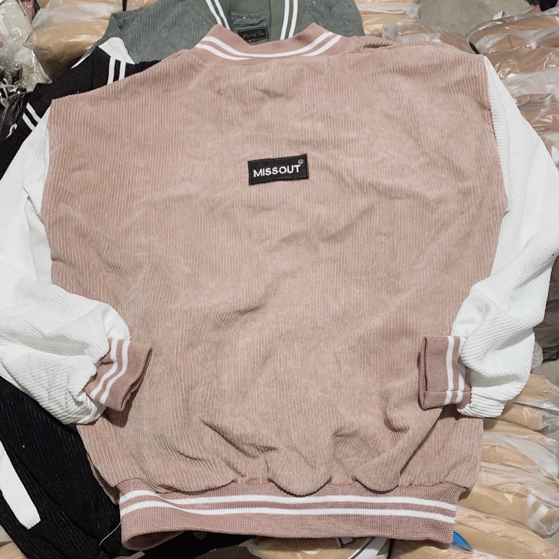 Áo khoác nam nữ - Bomber jacket Streetwear ZSHOP chất liệu nhung gân dày dặn form rộng rãi MISSOUT,  Áo khoác nam nữ - Bomber jacket YAYSHOP chất liệu nhung gân dày dặn form rộng rãi MISSOUT