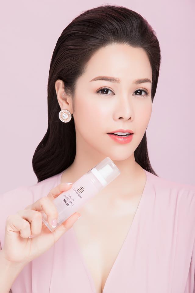 Tinh chất hoa hồng Freshing Toner Laura Sunshine