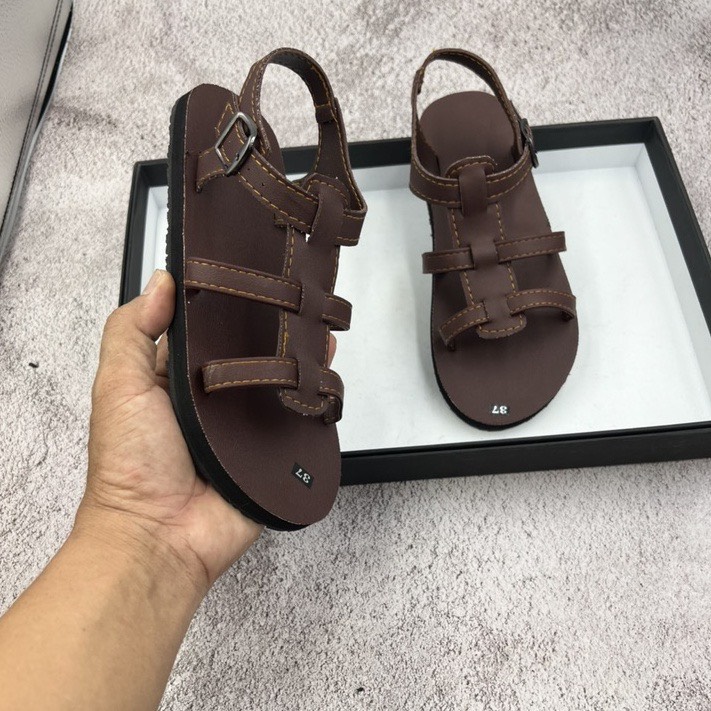 Dép sandal Nữ quai da mềm Đế bệt Cao Su ôm chân LYNA Sandal mã SD051 - Nâu